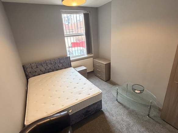 Furnished double room, 29 Nether Hall Road